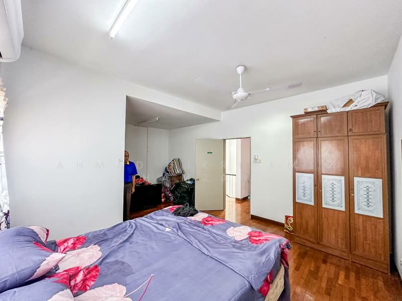 2.5-storey Terraced House for Sale in Bandar Baru Bangi (Selangor) - Ahmad Fikri Amer Hamzah - Bedroom - PropertyGuru.com.my
