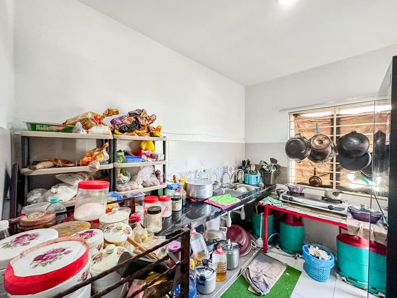2.5-storey Terraced House for Sale in Bandar Baru Bangi (Selangor) - Ahmad Fikri Amer Hamzah - Kitchen - PropertyGuru.com.my
