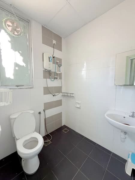 Condominium for Sale at Boulevard Condominium (BLVD) - Meng . - Bathroom - PropertyGuru.com.my