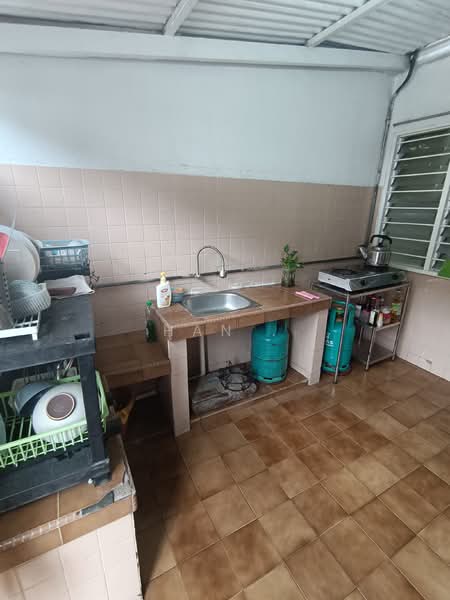 2-storey Terraced House for Sale in Taman Overseas Union (Taman Oug) (Jalan Klang Lama (Old Klang Road)) - Han . - Kitchen - PropertyGuru.com.my