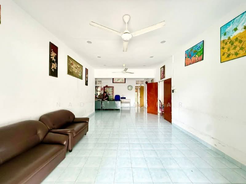Rumah Banglo untuk Dijual di Seksyen 11 (Petaling Jaya) - Nadia Jaafar - Living Room - PropertyGuru.com.my