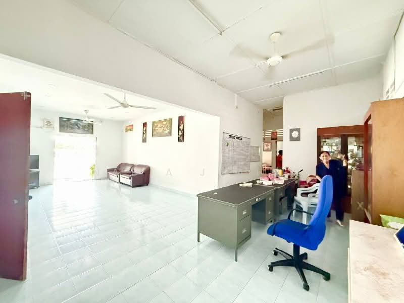 Rumah Banglo untuk Dijual di Seksyen 11 (Petaling Jaya) - Nadia Jaafar - Living Room - PropertyGuru.com.my