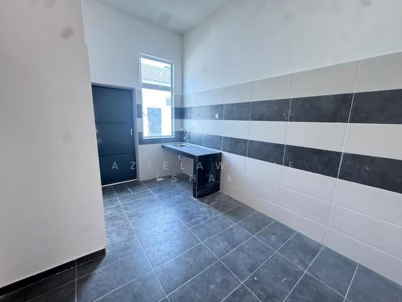 1-storey Terraced House for Sale in Kuantan (Pahang) - Fazielawatie Ishak - Kitchen - PropertyGuru.com.my