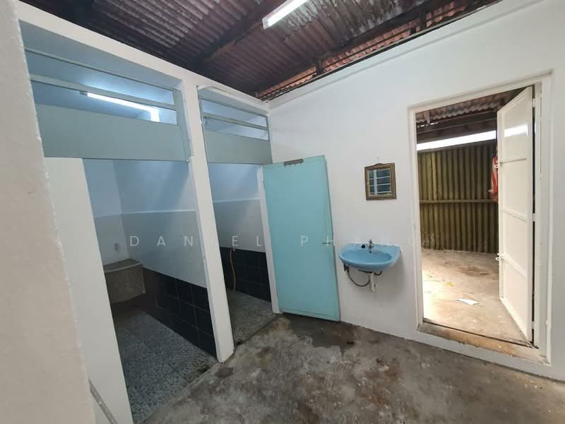 Kedai untuk Disewa di Air Hitam (Penang) - Daniel Phang - Bathroom - PropertyGuru.com.my