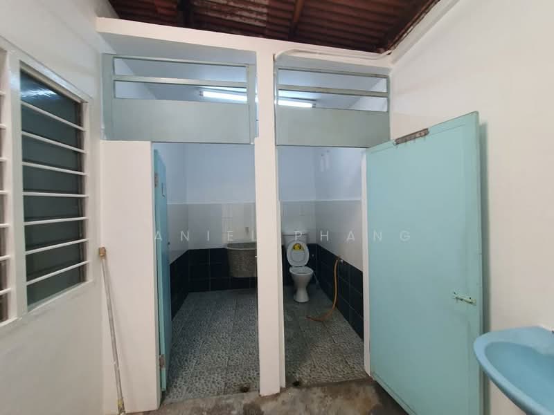 Kedai untuk Disewa di Air Hitam (Penang) - Daniel Phang - Bathroom - PropertyGuru.com.my
