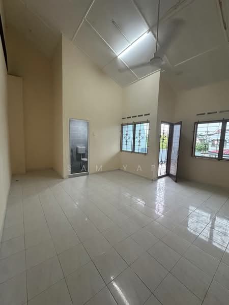 Rumah Teres 2 Tingkat untuk Disewa di Taman Jaya Mas (Skudai) - Sam Yap - Living Room - PropertyGuru.com.my