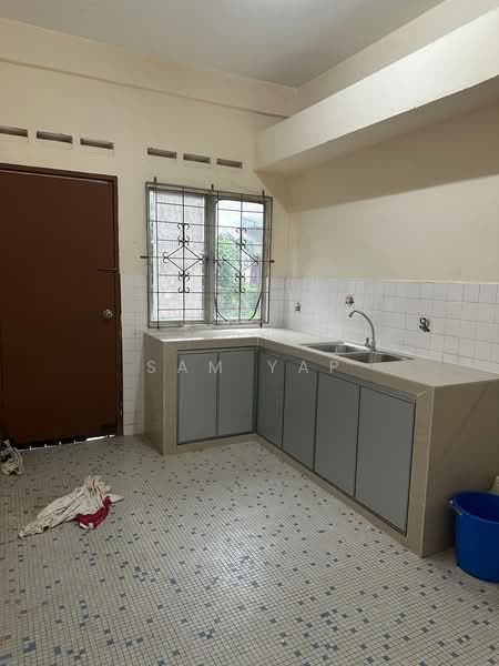 Rumah Teres 2 Tingkat untuk Disewa di Taman Jaya Mas (Skudai) - Sam Yap - Kitchen - PropertyGuru.com.my