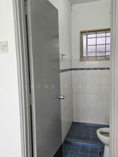 Pangsapuri untuk Dijual di Kenanga Apartments - Irene Tiow - Bathroom - PropertyGuru.com.my