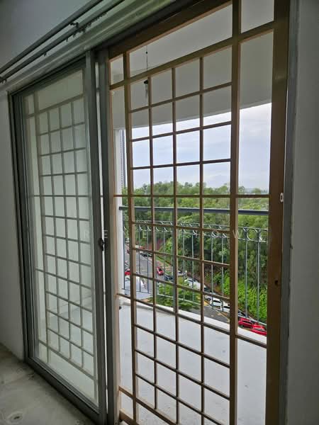 Pangsapuri untuk Dijual di Kenanga Apartments - Irene Tiow - Balcony - PropertyGuru.com.my