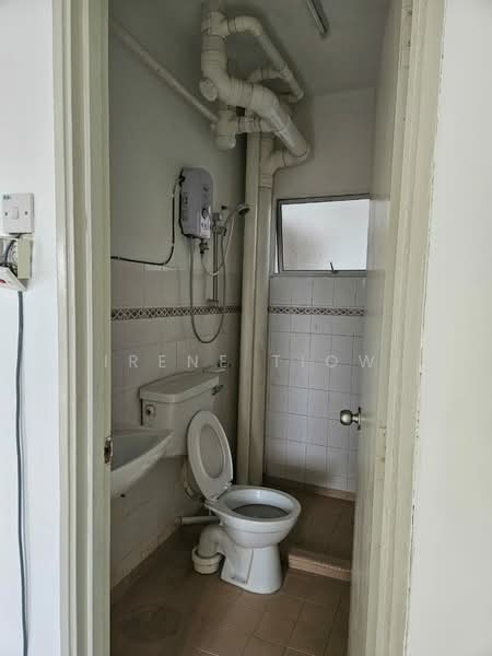 Pangsapuri untuk Dijual di Kenanga Apartments - Irene Tiow - Bathroom - PropertyGuru.com.my