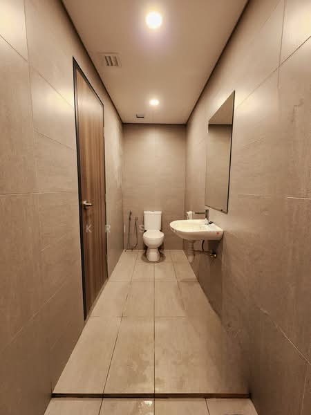 Servis Apartment untuk Disewa di The New Duo @ Edumetro - Kris Kim - Bathroom - PropertyGuru.com.my