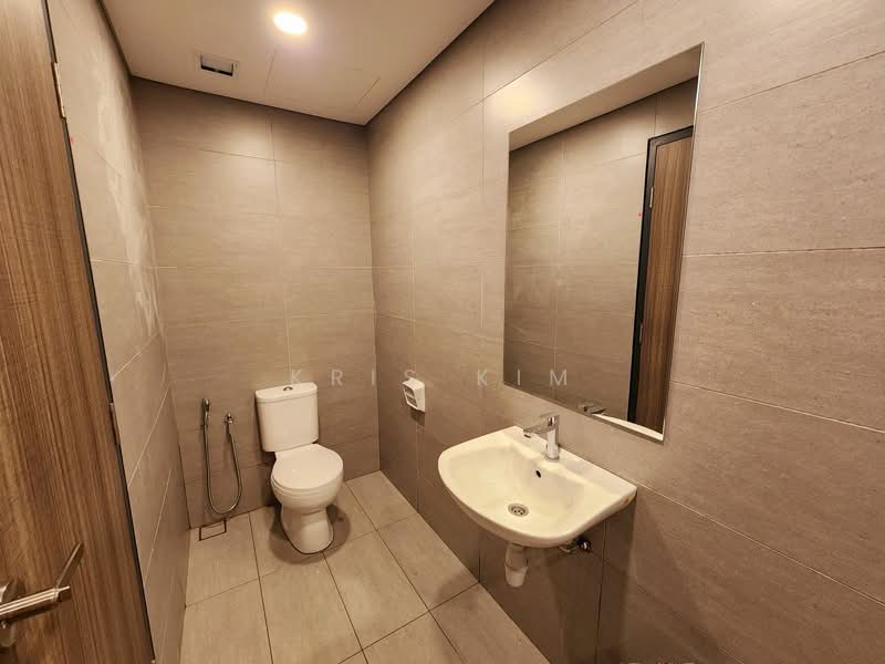 Servis Apartment untuk Disewa di The New Duo @ Edumetro - Kris Kim - Bathroom - PropertyGuru.com.my