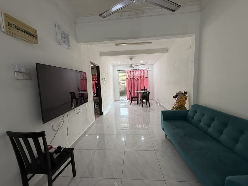 Rumah Teres 1 Tingkat untuk Disewa di Bandar Kinrara Seksyen 1 (Bandar Kinrara) - Joey Wong - Living Room - PropertyGuru.com.my