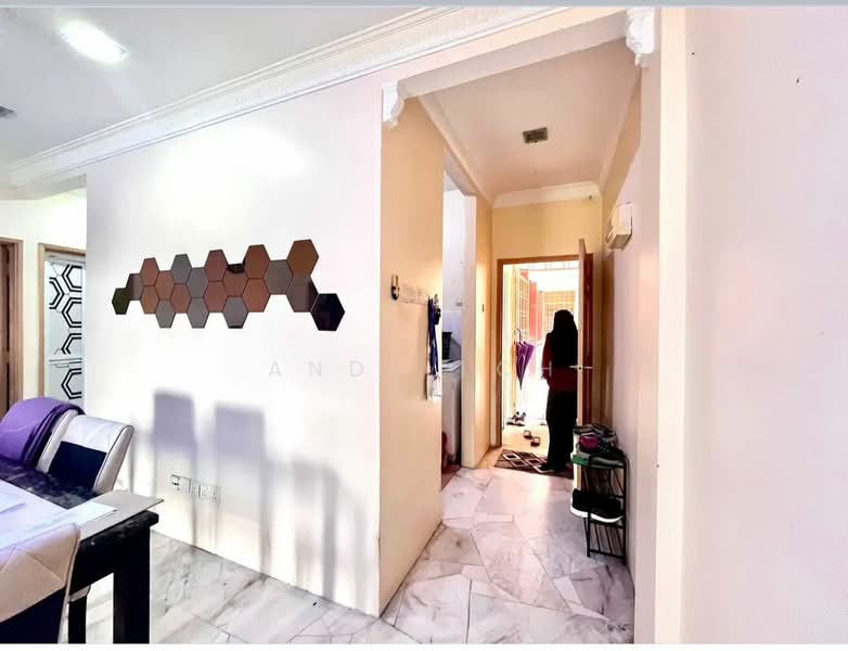 Pangsapuri untuk Dijual di Kekwa Apartment - Andy LCH - Corridor - PropertyGuru.com.my