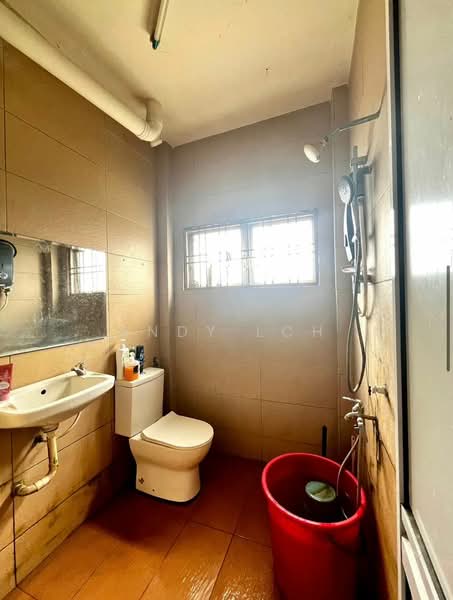 Pangsapuri untuk Dijual di Kekwa Apartment - Andy LCH - Bathroom - PropertyGuru.com.my