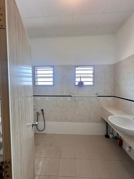 Semi-Detached House for Rent in Prima Saujana (Kajang) - Hawa Ibrahim - Bathroom - PropertyGuru.com.my