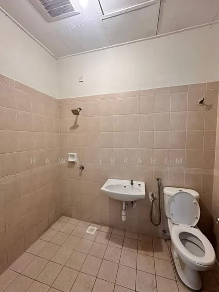 Semi-Detached House for Rent in Prima Saujana (Kajang) - Hawa Ibrahim - Bathroom - PropertyGuru.com.my