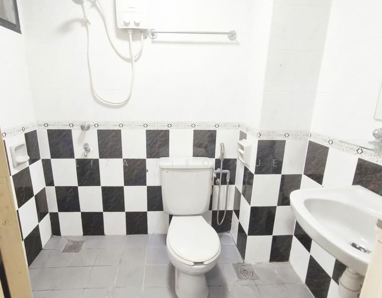 Kondominium untuk Dijual di Astana Putra - Liza Tieo Quek Hoon - Bathroom - PropertyGuru.com.my