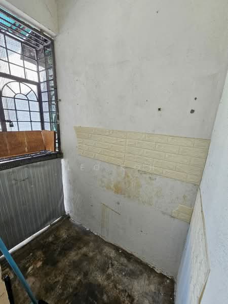 Pangsapuri untuk Dijual di Kiambang Apartment - Leo Koh - Balcony - PropertyGuru.com.my