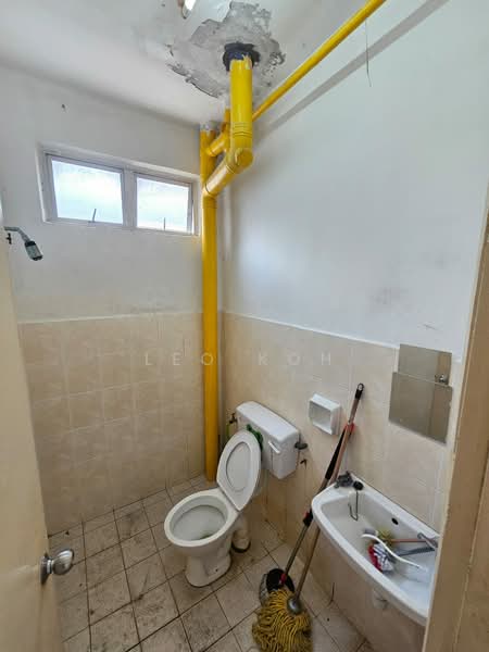 Pangsapuri untuk Dijual di Kiambang Apartment - Leo Koh - Bathroom - PropertyGuru.com.my