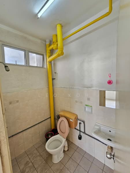 Pangsapuri untuk Dijual di Kiambang Apartment - Leo Koh - Bathroom - PropertyGuru.com.my