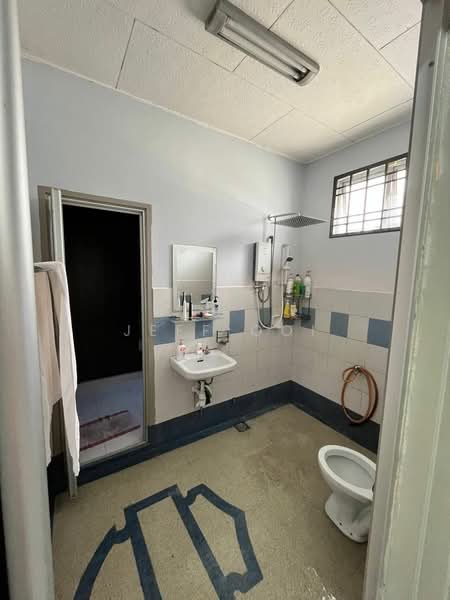 Rumah Teres 2 Tingkat untuk Dijual di Johor Bahru (Johor) - Jeff Ooi - Bathroom - PropertyGuru.com.my