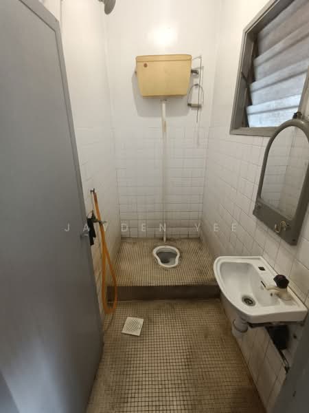 2-storey Terraced House for Sale in Jalan Klang Lama (Old Klang Road) (Kuala Lumpur) - Jayden Yee - Bathroom - PropertyGuru.com.my