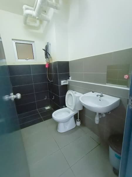 Kondominium untuk Disewa di Residensi Lanai - JJ Lim - Bathroom - PropertyGuru.com.my