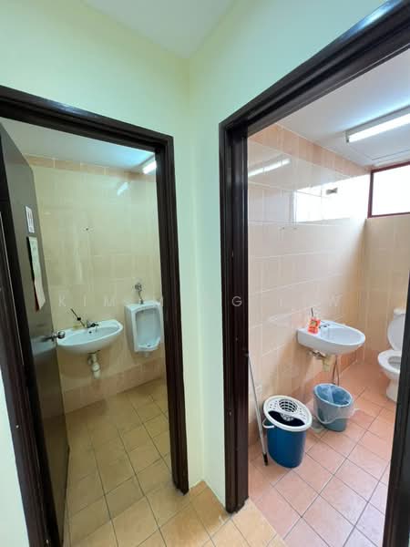 Shop / Office for Rent in Pelangi Damansara (Petaling Jaya) - Kim Meng Lew - Bathroom - PropertyGuru.com.my