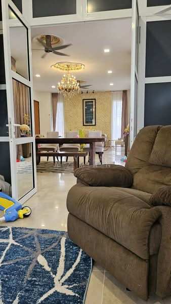 Zero-Lot Bungalow for Rent in Lakefront Villa (Cyberjaya) - Asyraf Azman - Dining Room - PropertyGuru.com.my