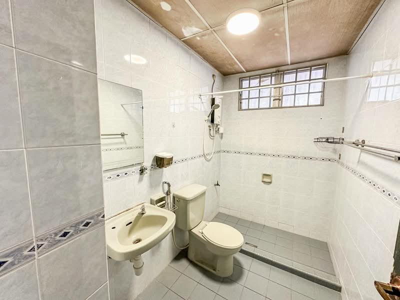 Condominium for Sale at Bukit OUG Condominiums - Ahmad Fikri Amer Hamzah - Bathroom - PropertyGuru.com.my