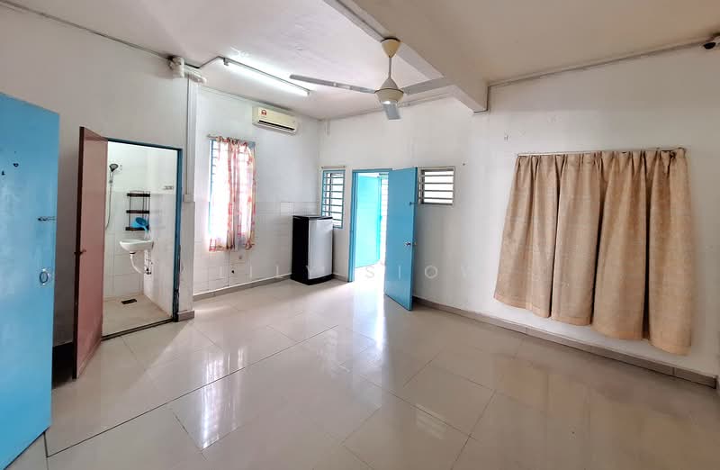 2-storey Terraced House for Sale in Bandar Putra Permai (Seri Kembangan) - Lily Siow - Room / Dining Hall - PropertyGuru.com.my