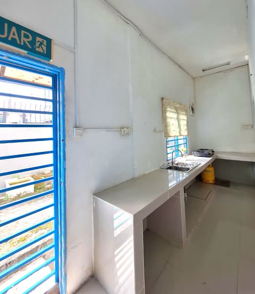 2-storey Terraced House for Sale in Bandar Putra Permai (Seri Kembangan) - Lily Siow - Pantry / Kitchen - PropertyGuru.com.my