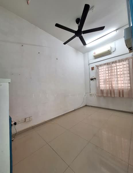 2-storey Terraced House for Sale in Bandar Putra Permai (Seri Kembangan) - Lily Siow - Room - PropertyGuru.com.my