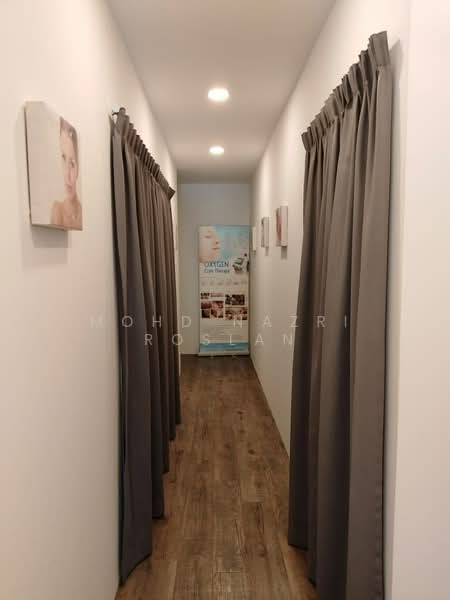 Shop for Sale in Cyberjaya (Selangor) - Mohd Nazri Roslan - Corridor - PropertyGuru.com.my