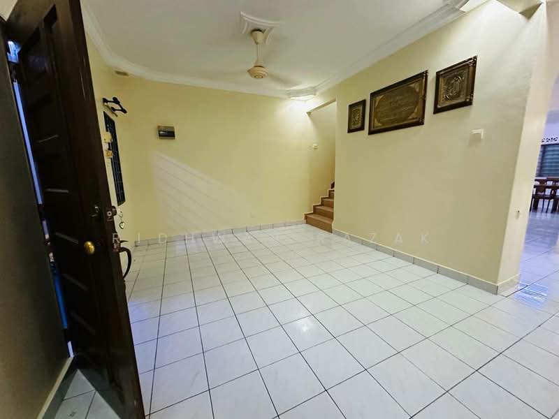 Rumah Teres 2 Tingkat untuk Dijual di Taman Sri Buloh (Sungai Buloh) - Ridhwan Razak - Living Room - PropertyGuru.com.my