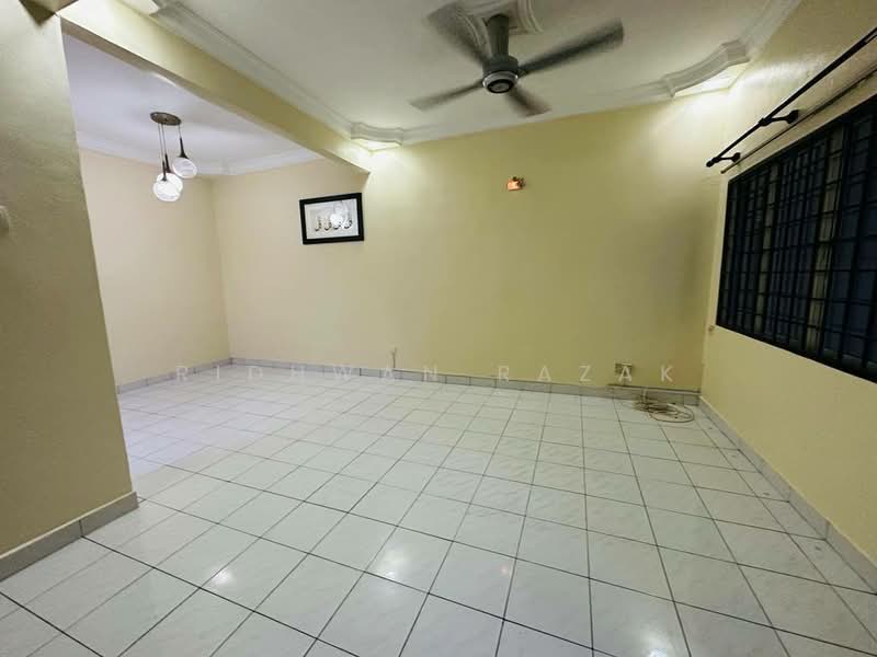 Rumah Teres 2 Tingkat untuk Dijual di Taman Sri Buloh (Sungai Buloh) - Ridhwan Razak - Living Room - PropertyGuru.com.my