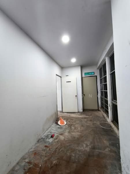 Shop / Office for Rent in Taman Sutera Utama (Skudai) - Keith Wong - Corridor - PropertyGuru.com.my