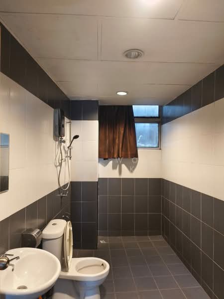 Apartment for Sale at Ria Apartment - Alex Wong Weng Kit - Bathroom - PropertyGuru.com.my