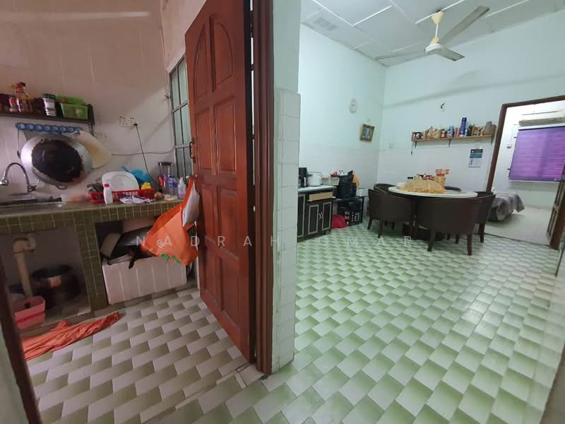 1-storey Terraced House for Sale in Kelana Jaya (Petaling Jaya) - Nadrah Omar - Kitchen - PropertyGuru.com.my