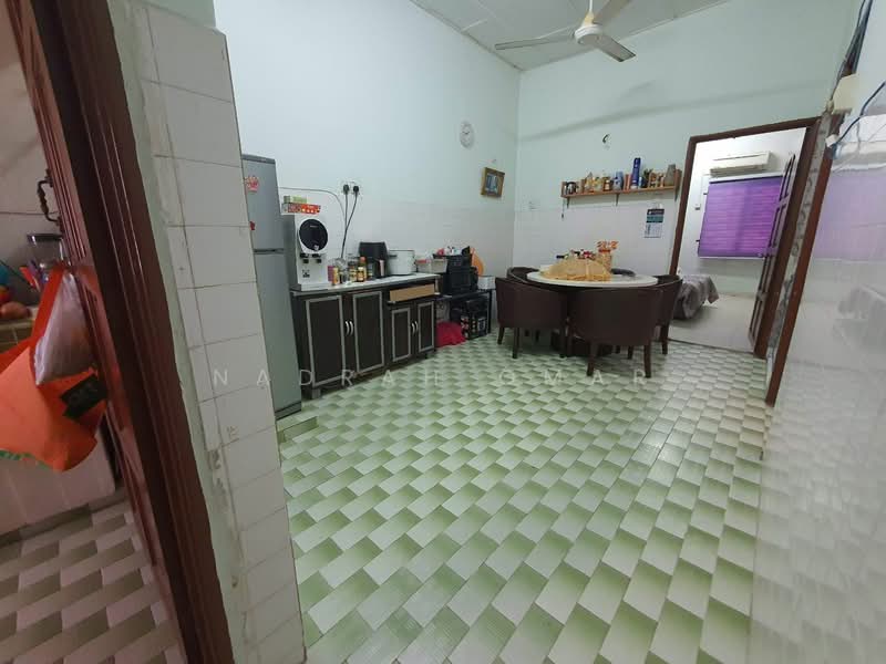 1-storey Terraced House for Sale in Kelana Jaya (Petaling Jaya) - Nadrah Omar - Kitchen - PropertyGuru.com.my