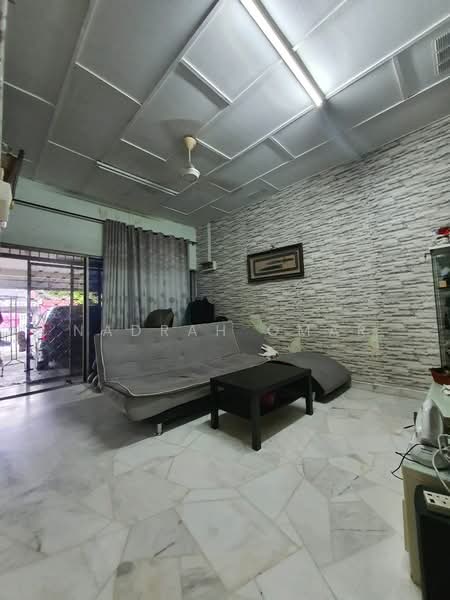 1-storey Terraced House for Sale in Kelana Jaya (Petaling Jaya) - Nadrah Omar - Living Room - PropertyGuru.com.my