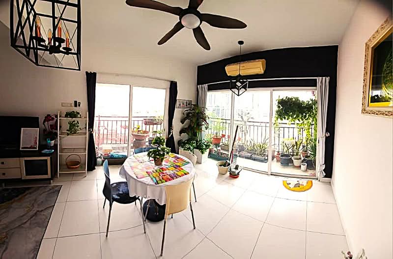Kondominium untuk Dijual di Casa Tropika - Roy Ho - Living Room - PropertyGuru.com.my
