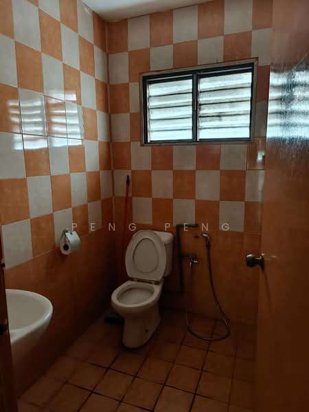Kedai / Pejabat untuk Disewa di Taman Tun Dr Ismail (Kuala Lumpur) - peng peng - Bathroom - PropertyGuru.com.my
