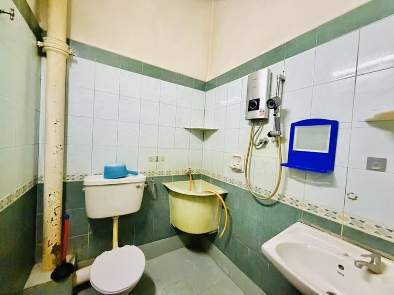 Rumah Teres 2 Tingkat untuk Dijual di Bayan Lepas (Penang) - KV LOO - Bathroom - PropertyGuru.com.my
