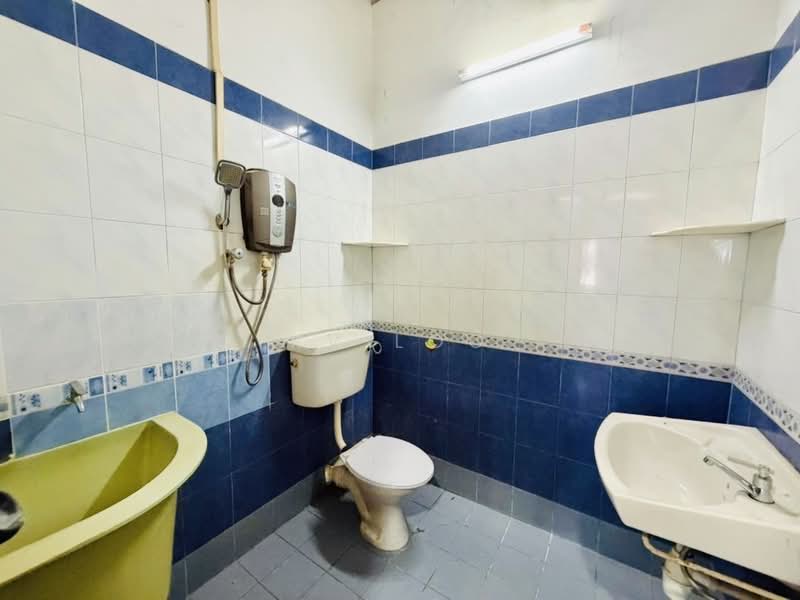 Rumah Teres 2 Tingkat untuk Dijual di Bayan Lepas (Penang) - KV LOO - Bathroom - PropertyGuru.com.my