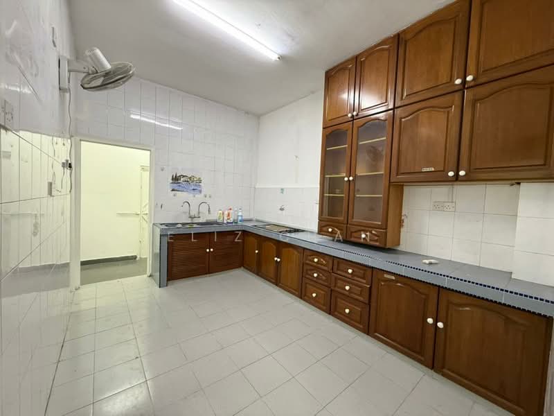 2-storey Terraced House for Rent in Taman Wangsa Permai (Kepong) - Eliz Chan - Kitchen - PropertyGuru.com.my