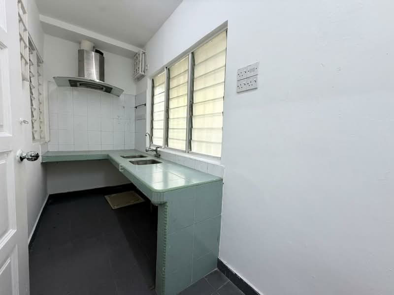 2-storey Terraced House for Rent in Taman Wangsa Permai (Kepong) - Eliz Chan - Kitchen - PropertyGuru.com.my