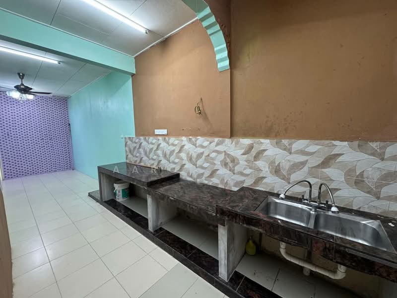 1-storey Terraced House for Rent in Sri Saujana (Kota Tinggi) - Aaron How - Kitchen - PropertyGuru.com.my