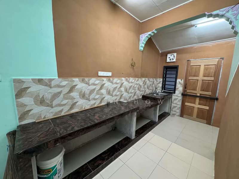 1-storey Terraced House for Rent in Sri Saujana (Kota Tinggi) - Aaron How - Kitchen - PropertyGuru.com.my